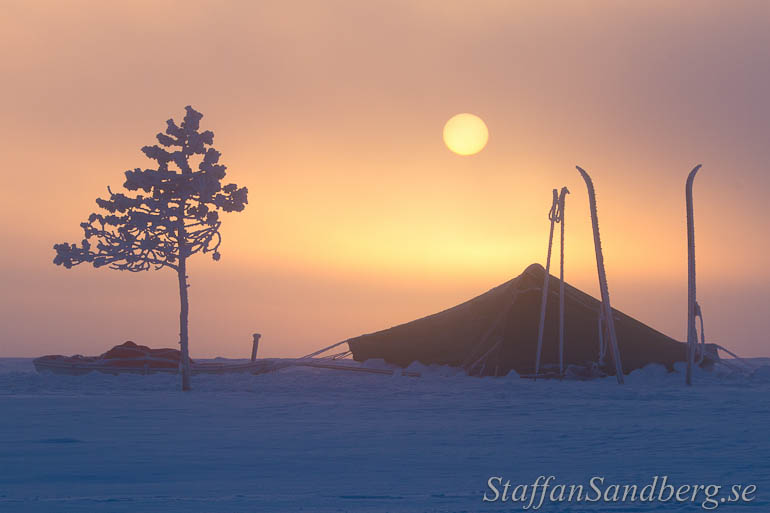 Tält i soluppgång